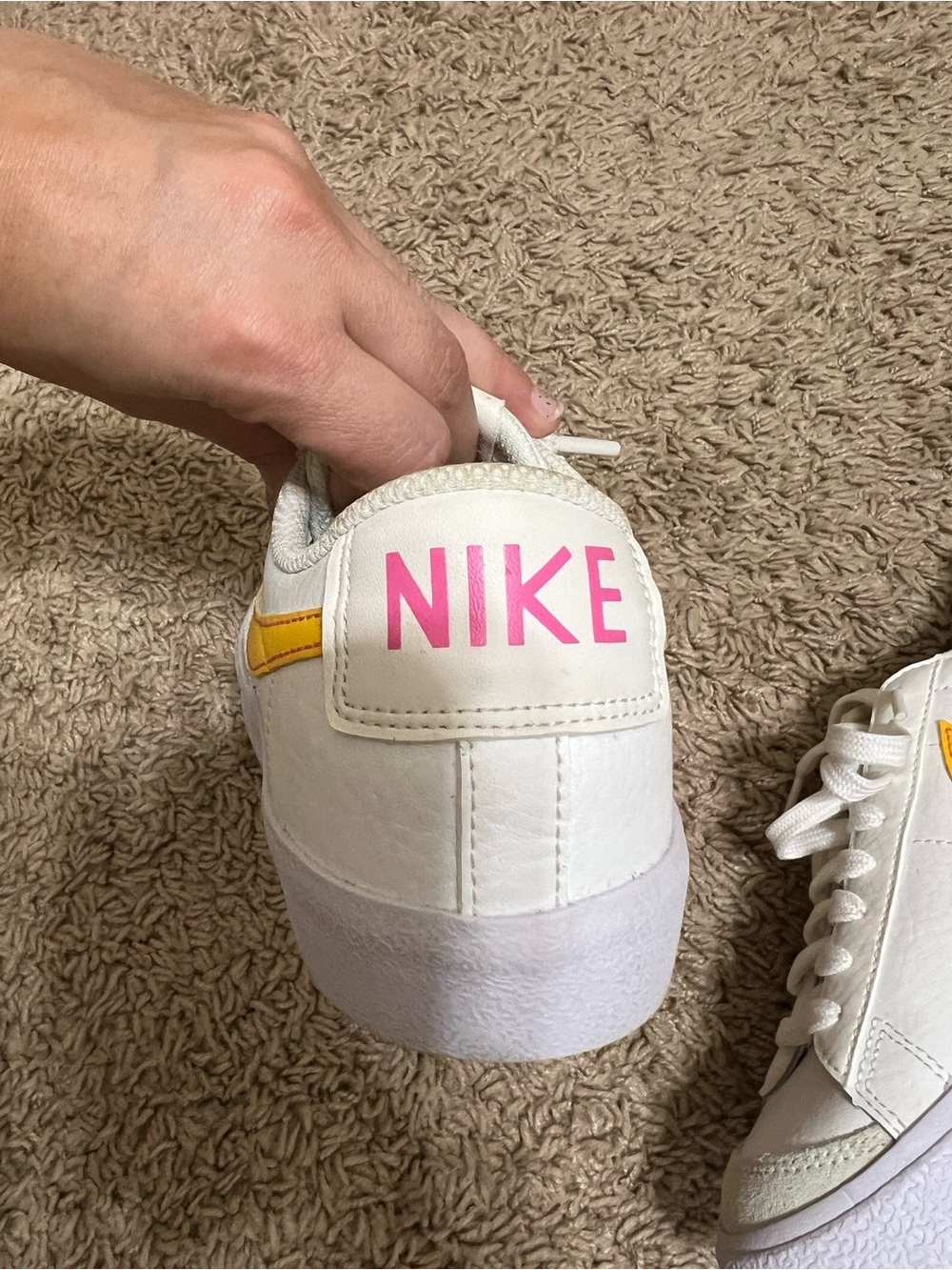 Youth 6 Nike shoes - Picture 5 of 6